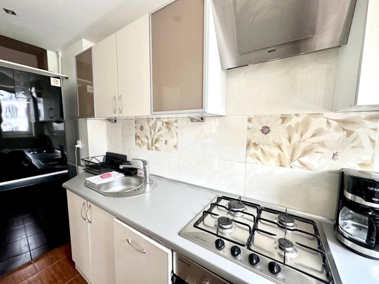 Ohmyhome-Zlota View Apartment Warsawa Bagian luar foto