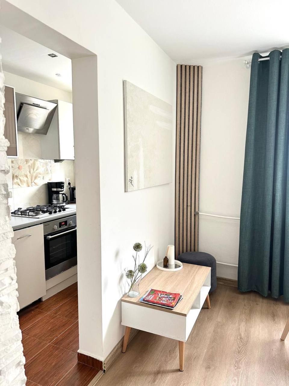Ohmyhome-Zlota View Apartment Warsawa Bagian luar foto