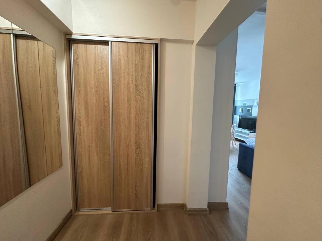 Ohmyhome-Zlota View Apartment Warsawa Bagian luar foto